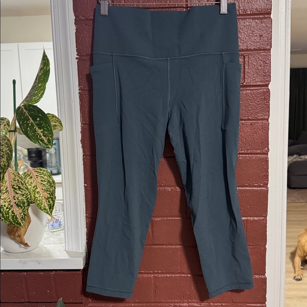 Athleta Blue Salutation Stash Capri